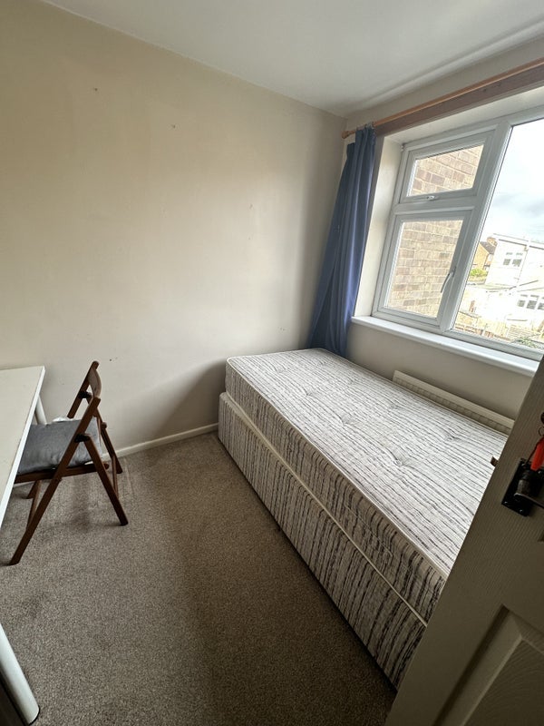 Room Radford Bridge Road in Nottingham