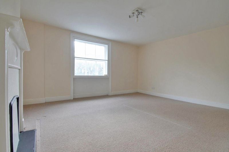 Flat Portland Road in Greater London