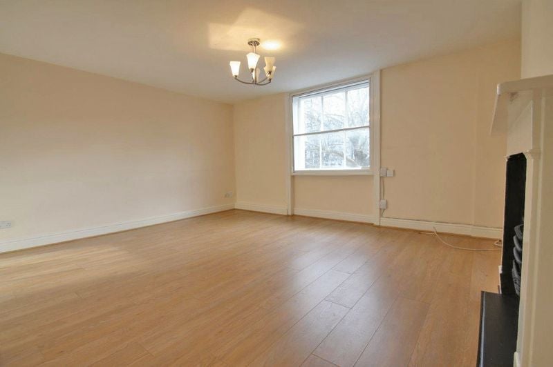 Flat Portland Road in Greater London