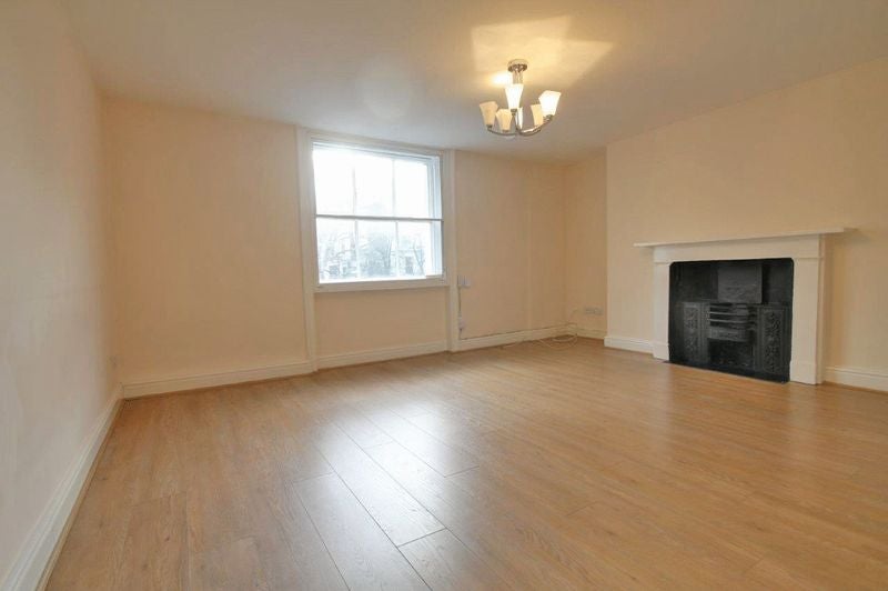 Flat Portland Road in Greater London
