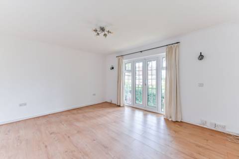 Flat Marian Court in London Borough of Sutton