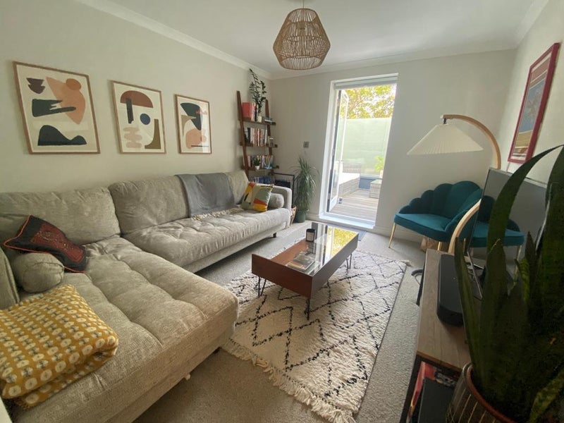 Flat Crofton Road in Greater London
