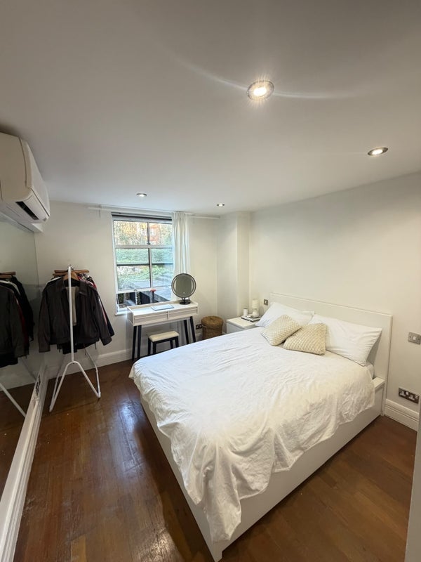 Room Old Marylebone Road in City of Westminster