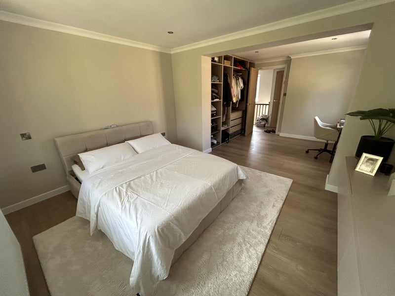 Room Windmill Close in Greater London