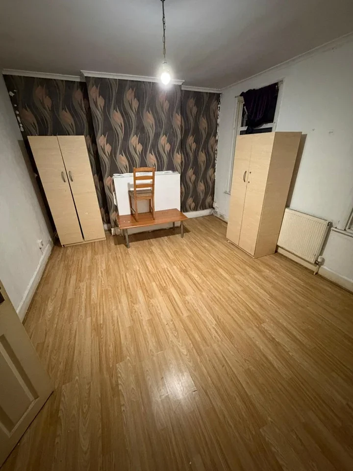 Flat Blenheim Road in Greater London