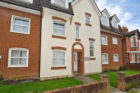 Flat Charlton Road in Southampton