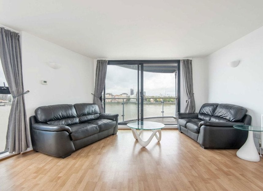Flat Westferry Road in Greater London