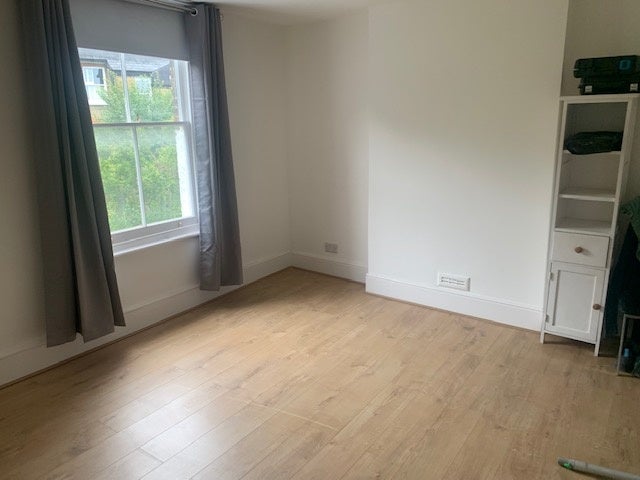 Flat Ewelme Road in Greater London