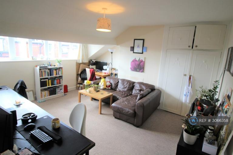 Flat Woodhouse Square in Leeds