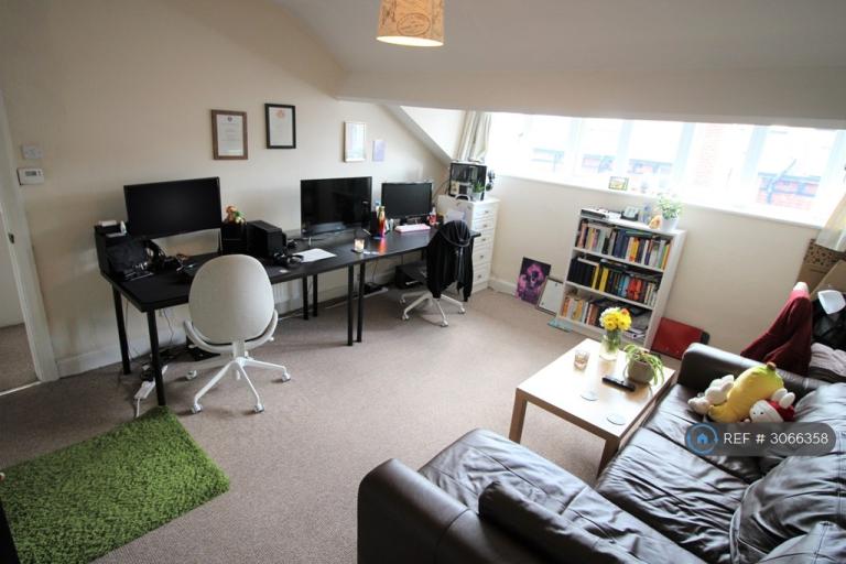Flat Woodhouse Square in Leeds