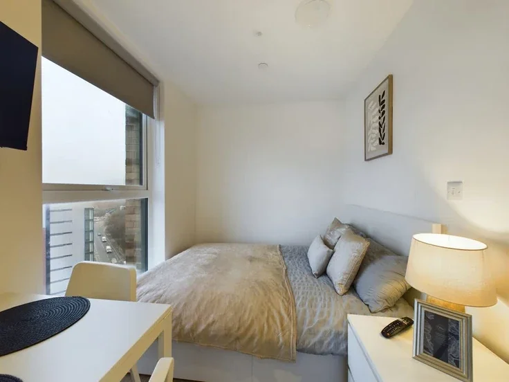 Flat Lissadel Street in Salford