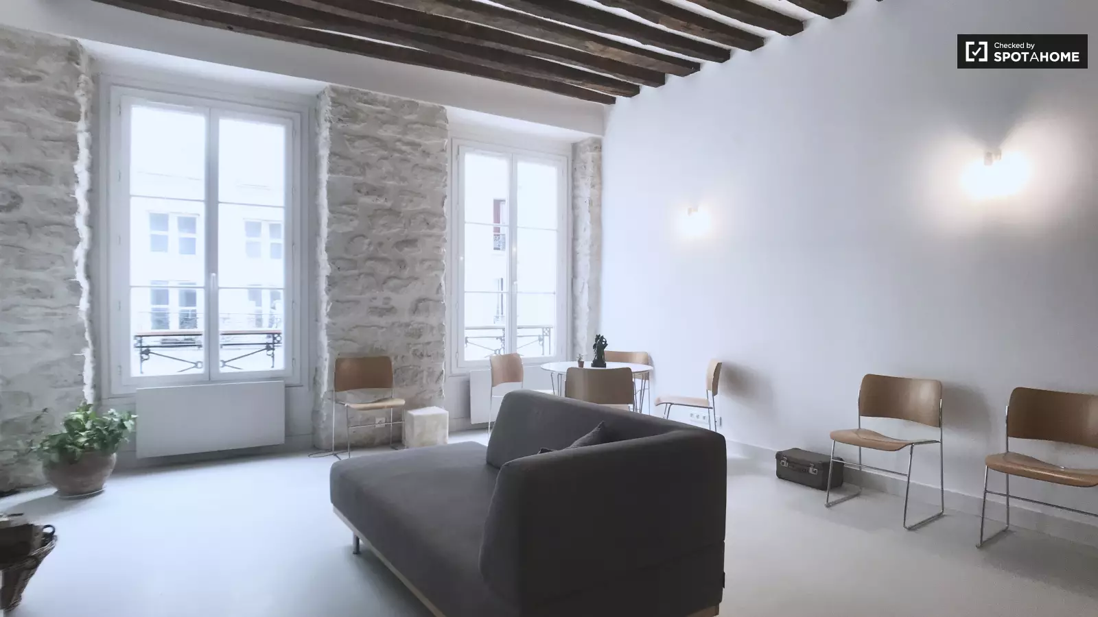 Flat Rue du Faubourg Saint-Denis in Paris