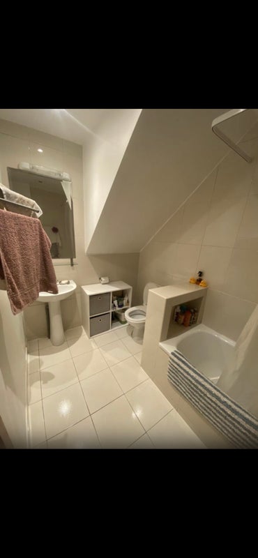 Room Calshot Street in Greater London