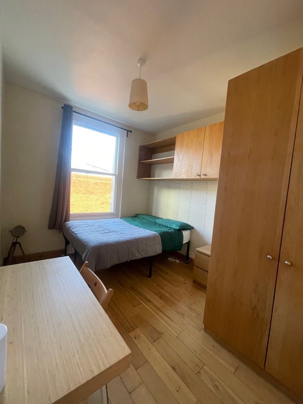 Room Calshot Street in Greater London