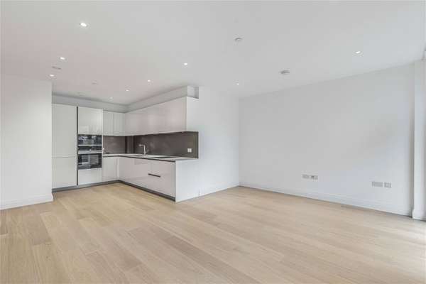 Flat Broom Road in Greater London