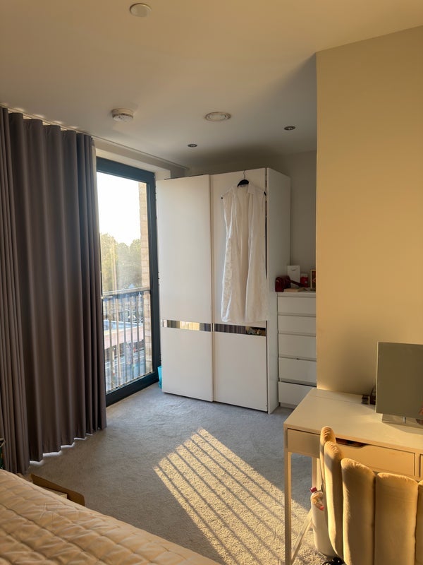 Room Battersea Park Road in Greater London