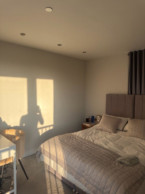 Room Battersea Park Road in Greater London