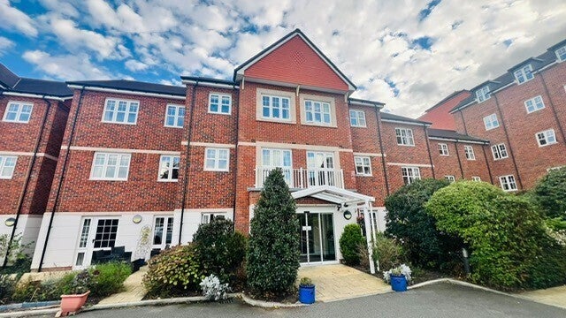 Flat Fairford Road in Maidenhead