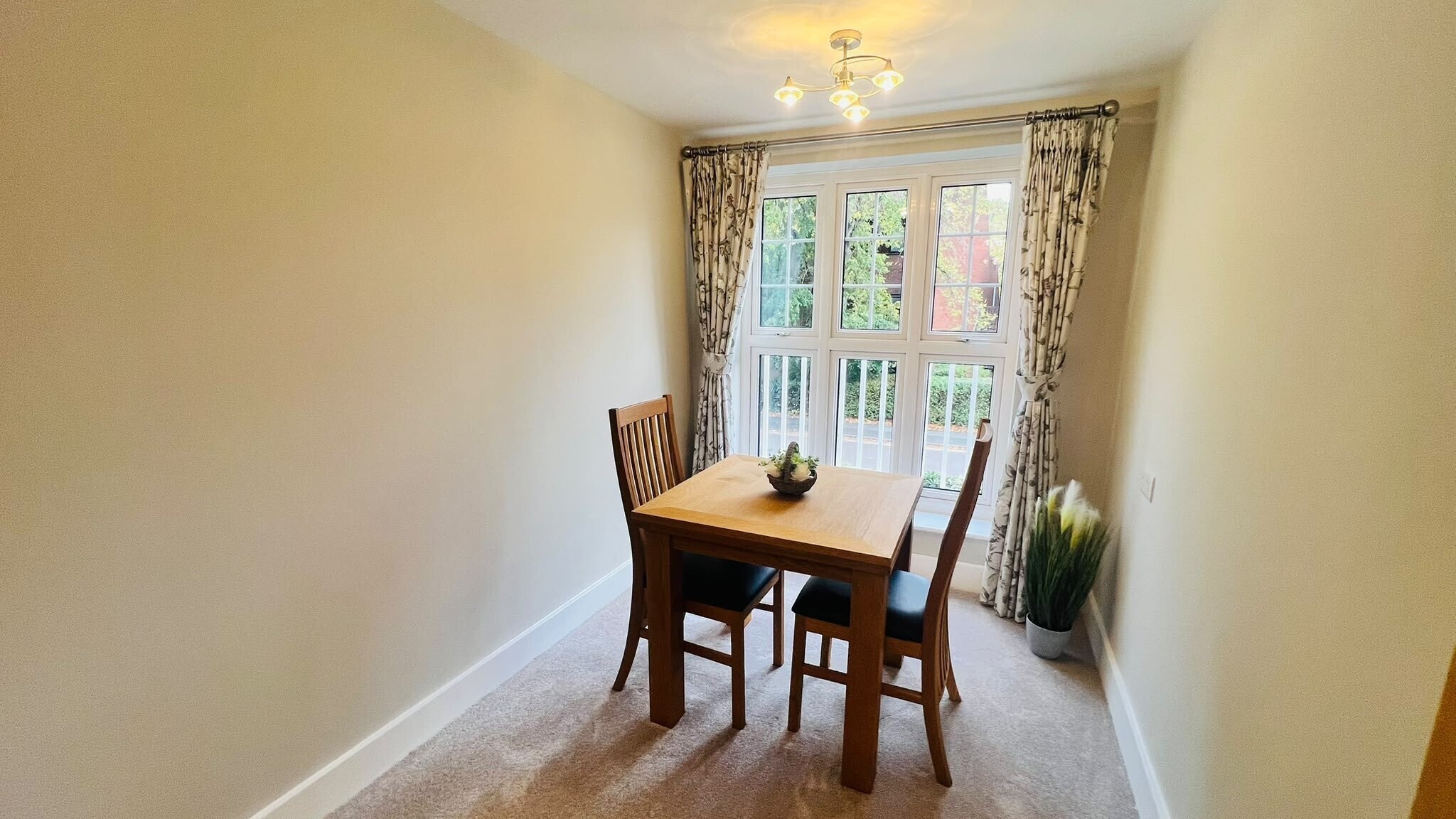 Flat Fairford Road in Maidenhead