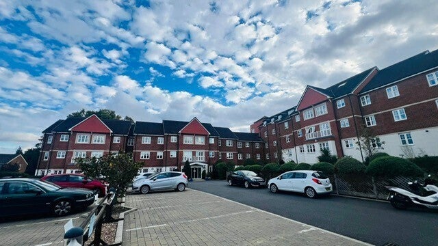 Flat Fairford Road in Maidenhead