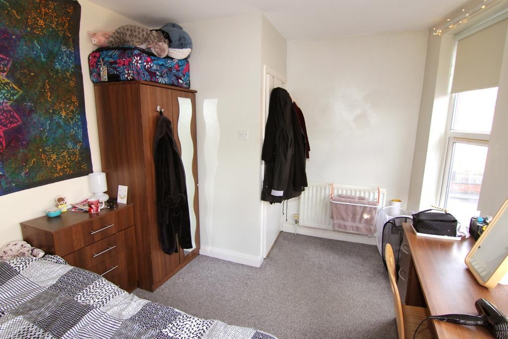 Flat Brudenell Avenue in Leeds