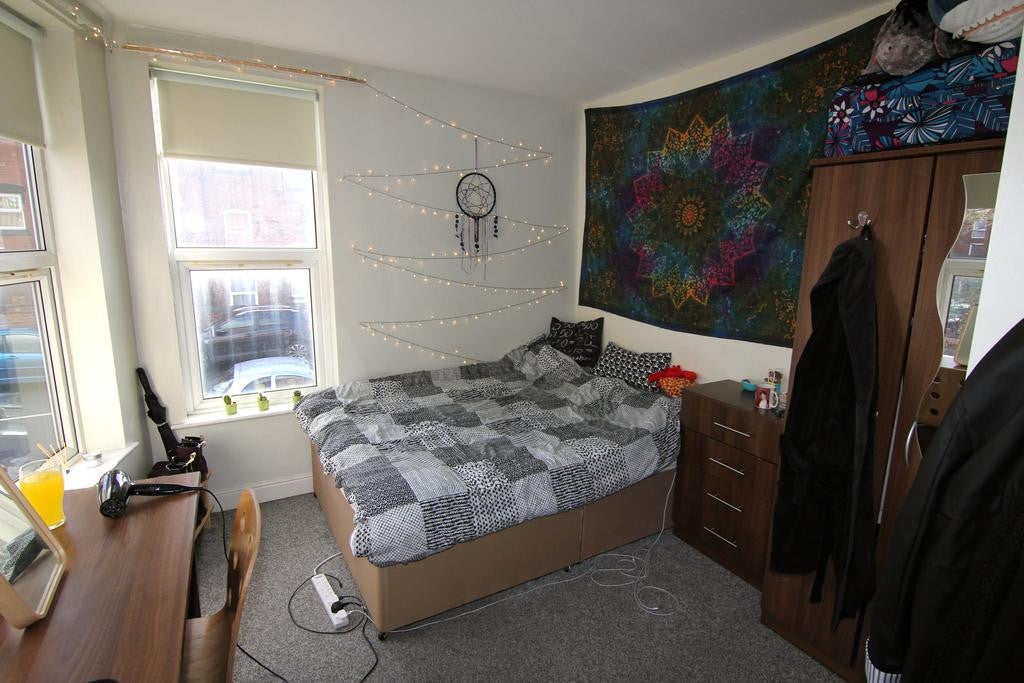 Flat Brudenell Avenue in Leeds