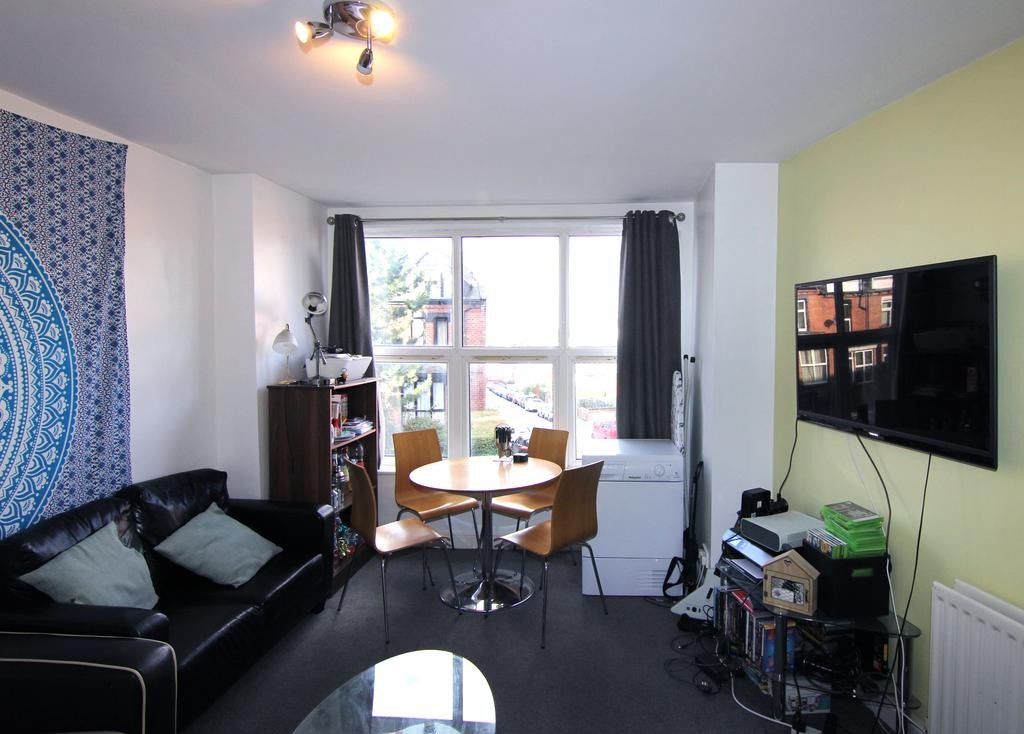Flat Brudenell Avenue in Leeds