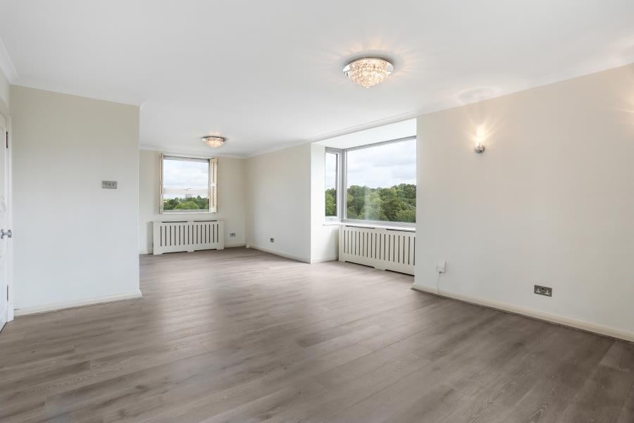 Flat Somerset Square in Greater London