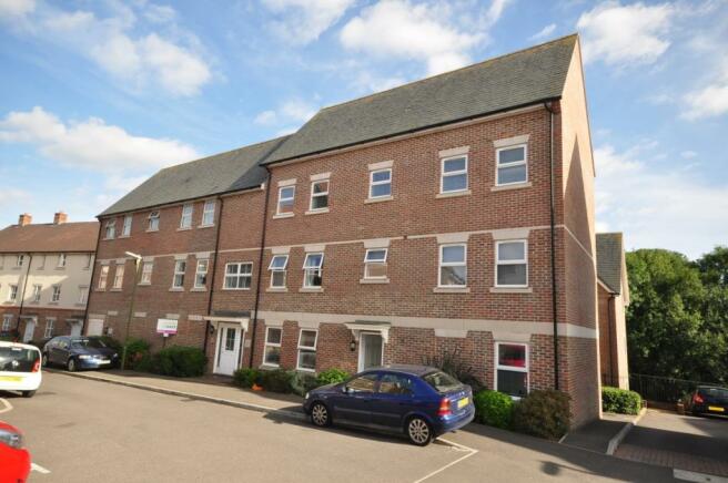 Flat Harwood Close in Horsham