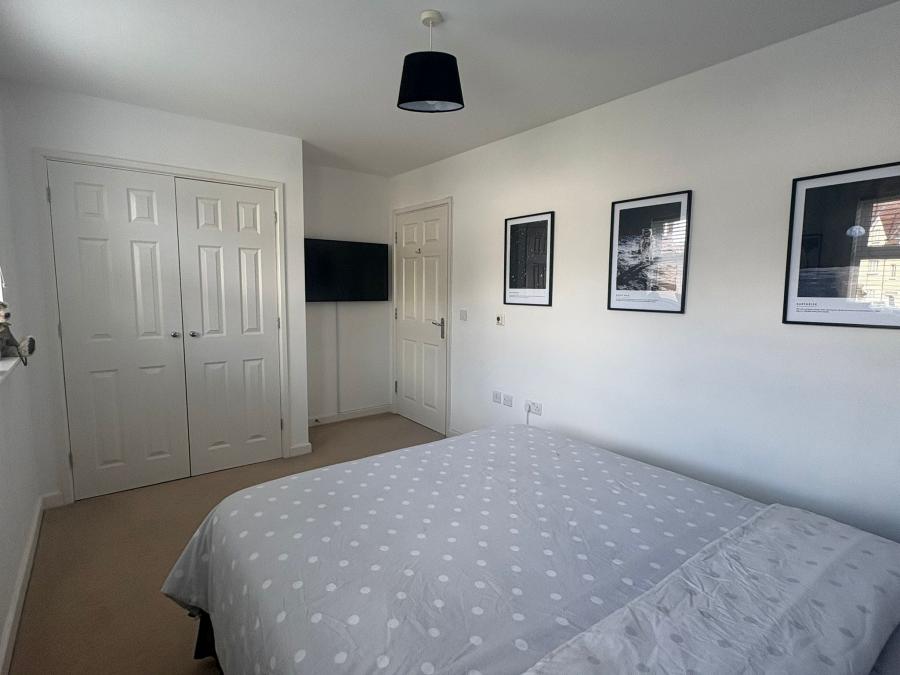 Flat Harwood Close in Horsham