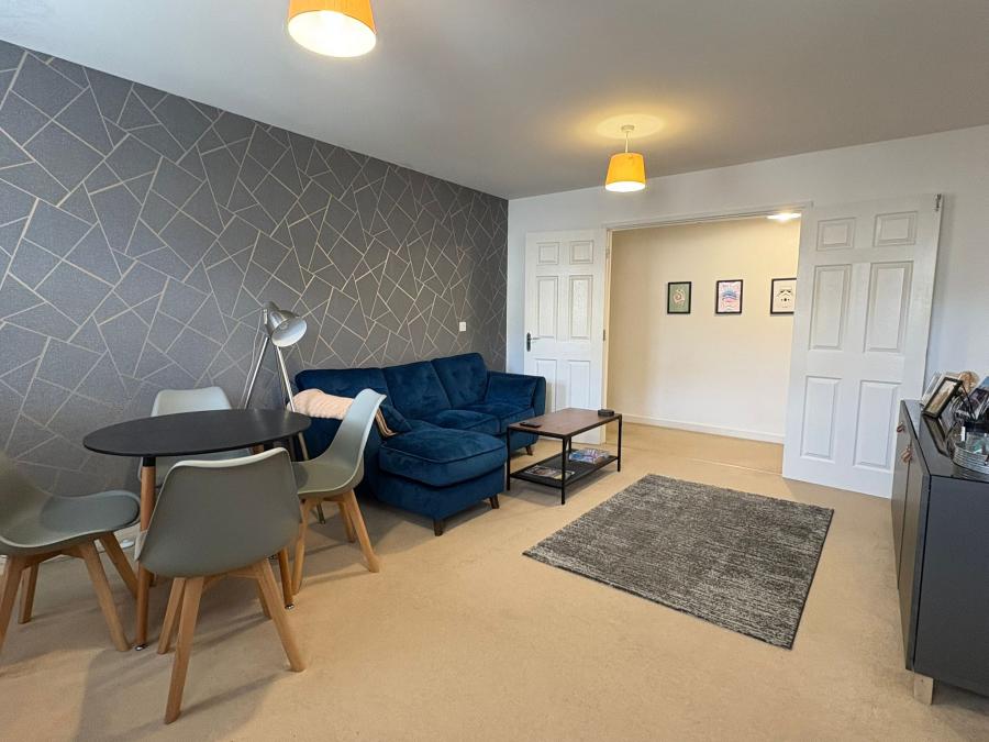 Flat Harwood Close in Horsham