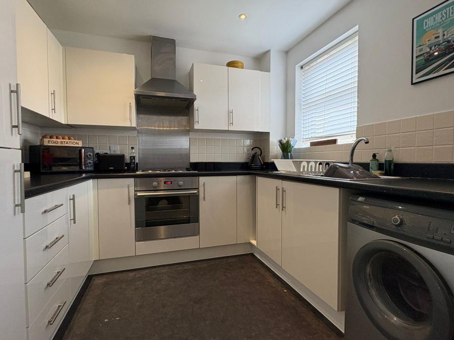 Flat Harwood Close in Horsham