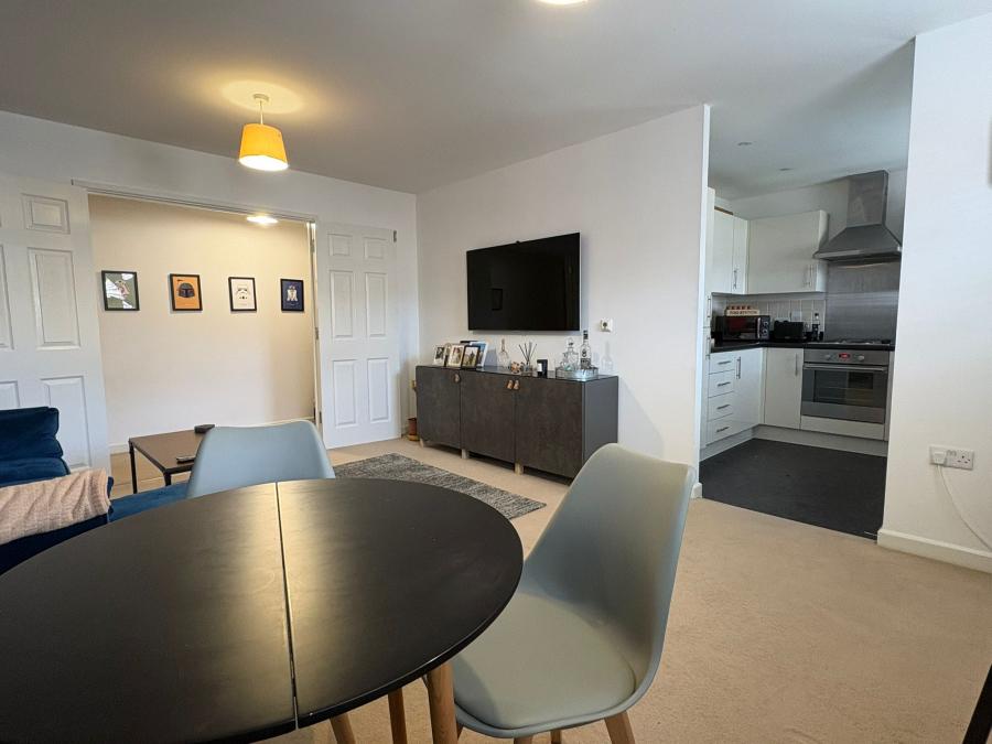 Flat Harwood Close in Horsham