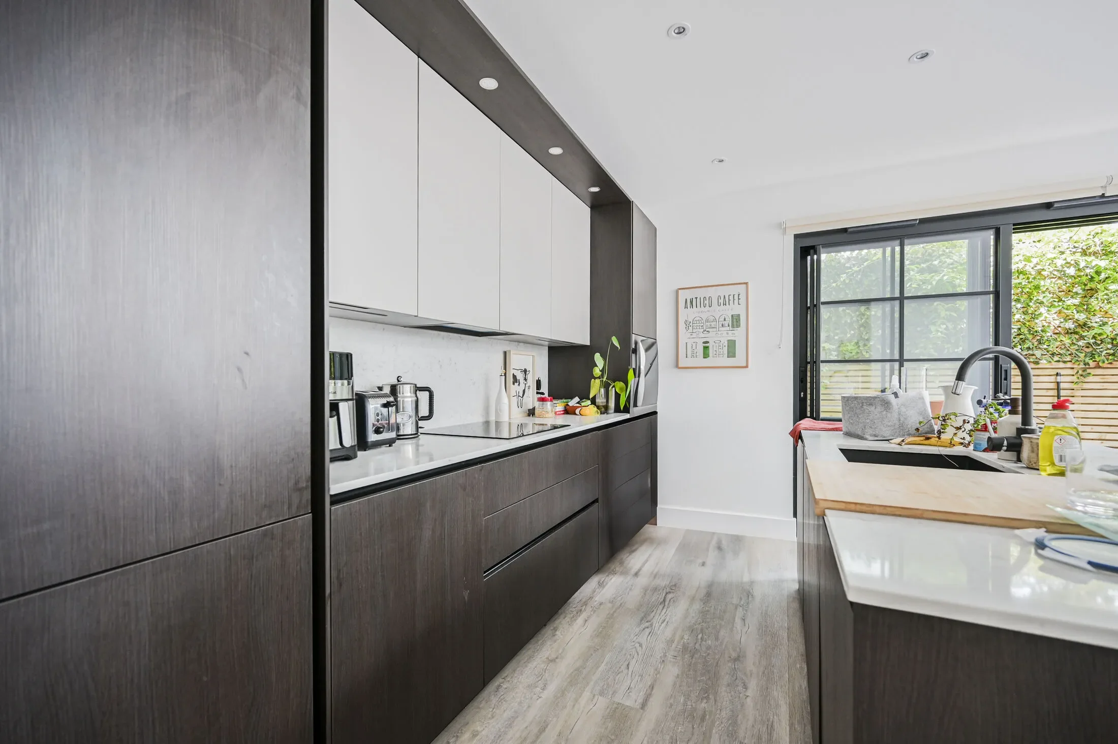 Flat Hampton Road in Greater London