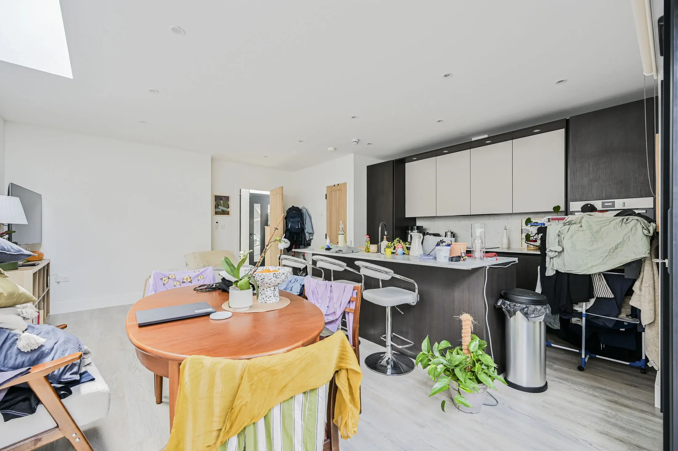 Flat Hampton Road in Greater London