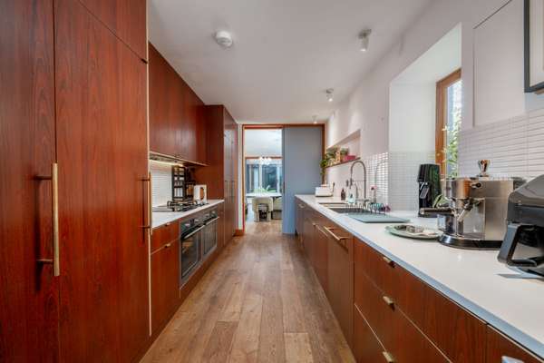House Navarino Grove in Greater London