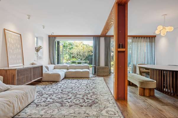 House Navarino Grove in Greater London
