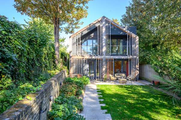 House Navarino Grove in Greater London