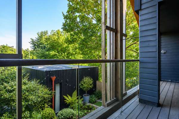 House Navarino Grove in Greater London