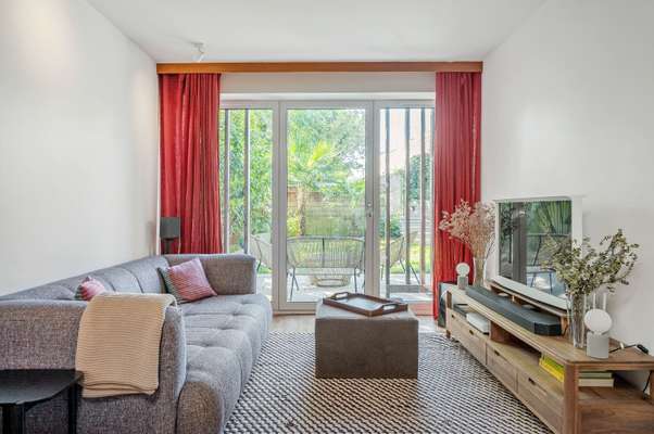 House Navarino Grove in Greater London