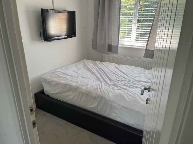 Room Hobbiton Road in Weston-super-Mare