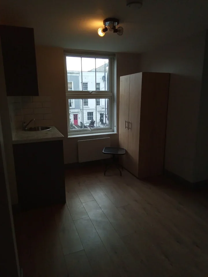 Flat Kingsland Road in Greater London
