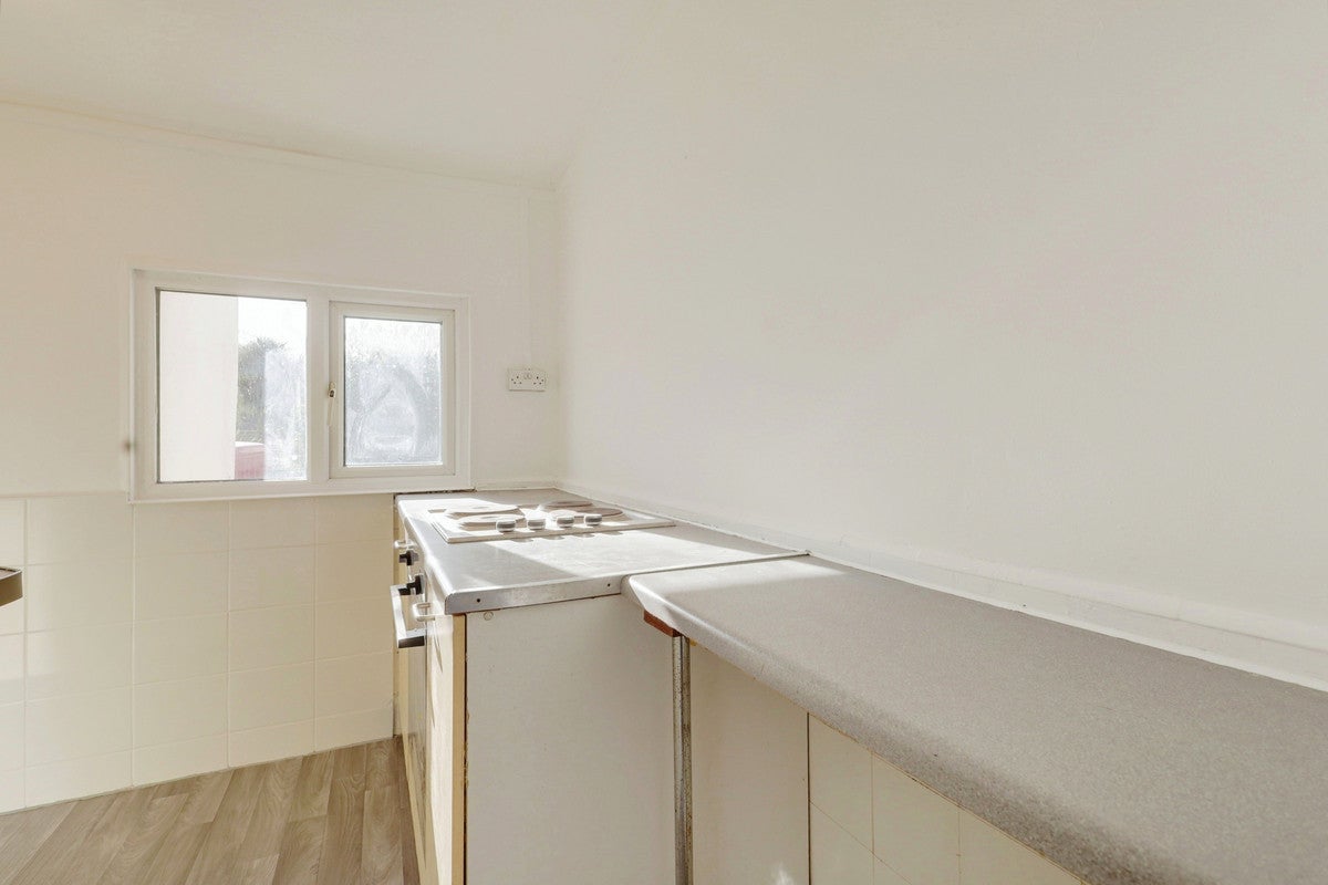 Flat Cliffsea Grove in Southend-on-Sea