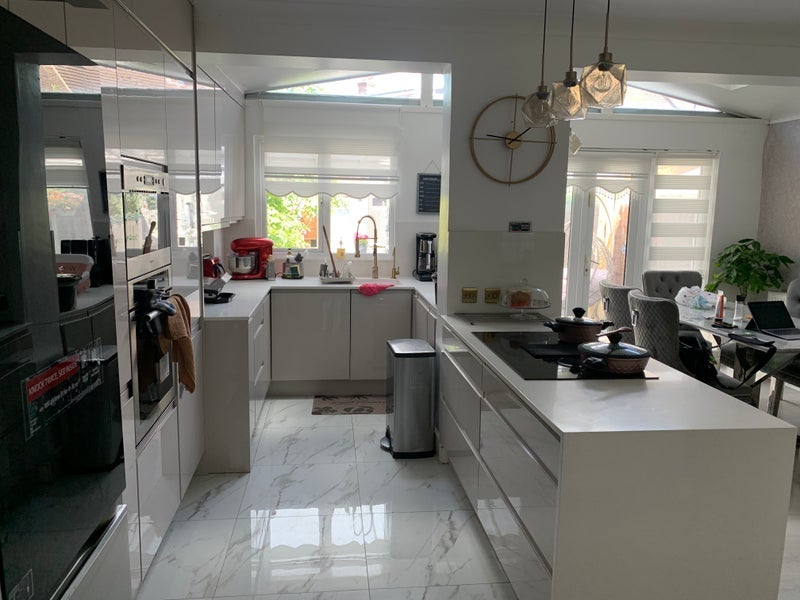 Room Cherrydown Avenue in Greater London