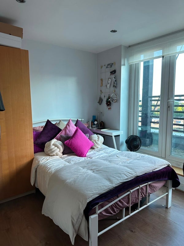 Room High Street in Greater London