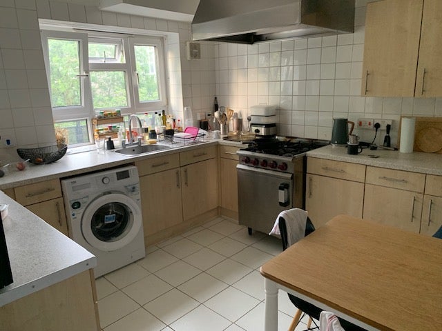 Room Deepdene Gardens in Greater London