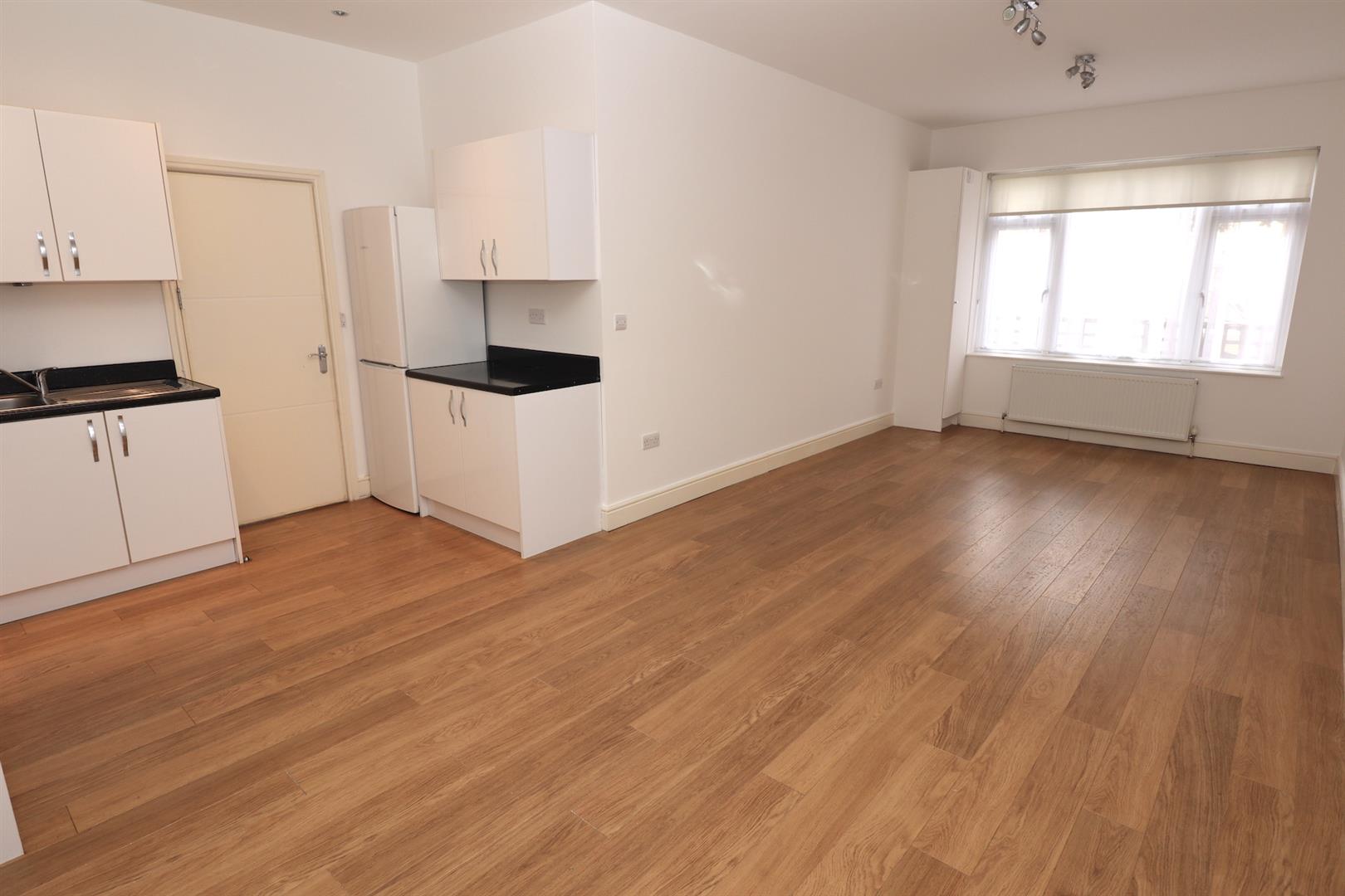 Flat Golders Green Road in Greater London