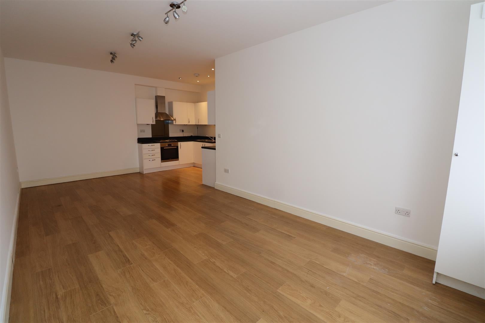 Flat Golders Green Road in Greater London