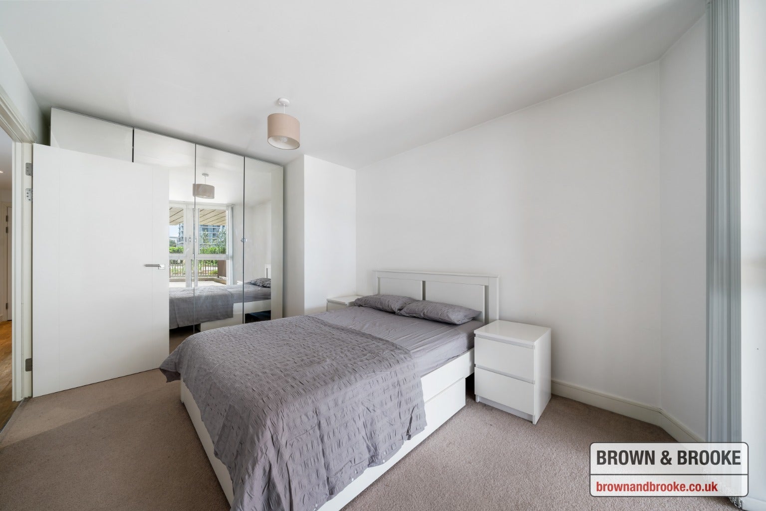 Flat Cable Walk in Greater London