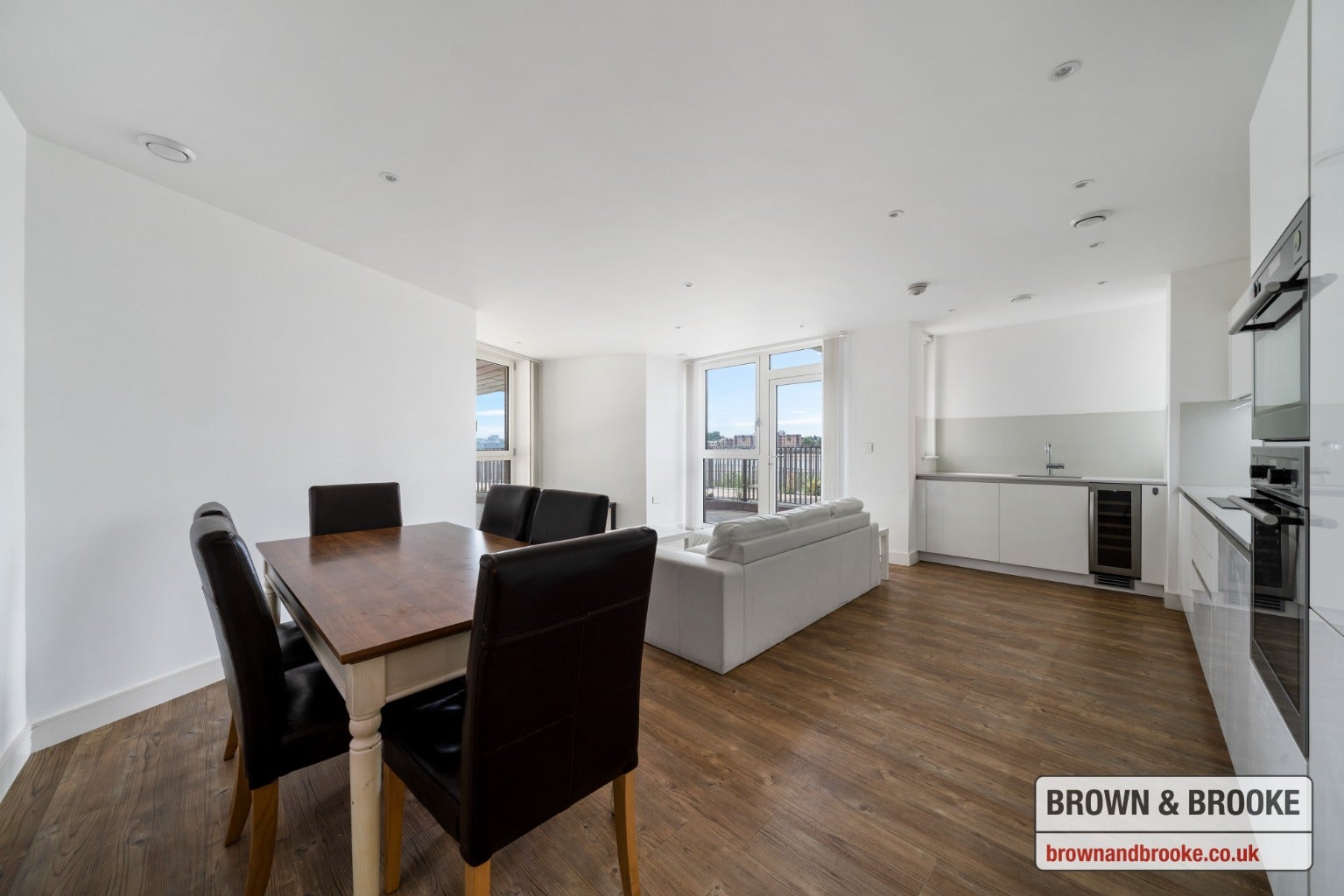 Flat Cable Walk in Greater London
